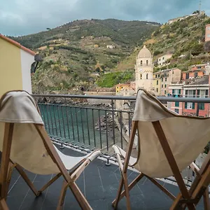 Lassu With View , Vernazza Italy